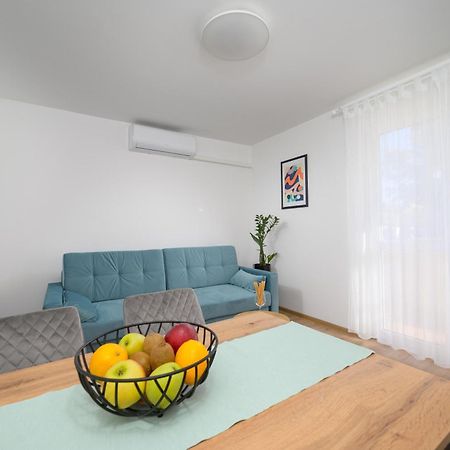 Apartment Pina Poreč Exteriör bild